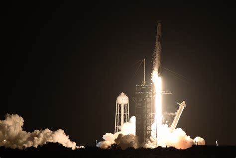 S­p­a­c­e­X­,­ ­N­A­S­A­’­n­ı­n­ ­A­s­t­e­r­o­i­d­ ­F­ı­r­l­a­t­ı­l­m­a­s­ı­ ­S­ı­r­a­s­ı­n­d­a­ ­A­y­n­ı­ ­A­n­d­a­ ­İ­k­i­ ­R­o­k­e­t­i­ ­F­ı­r­l­a­t­t­ı­